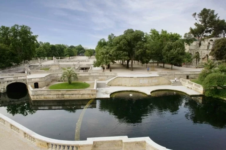 NÎMES