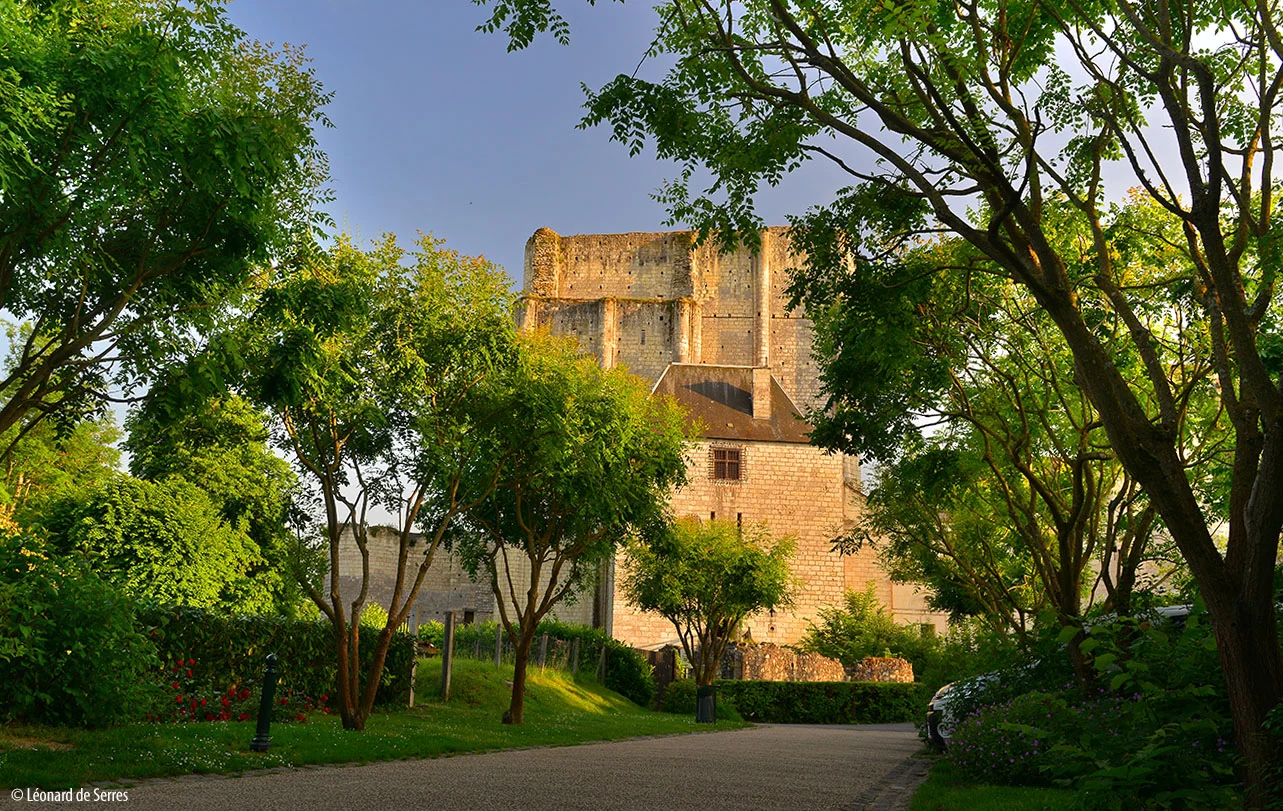 LOCHES