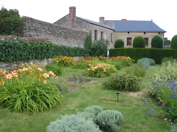 AUBIGNÉ-SUR-LAYON