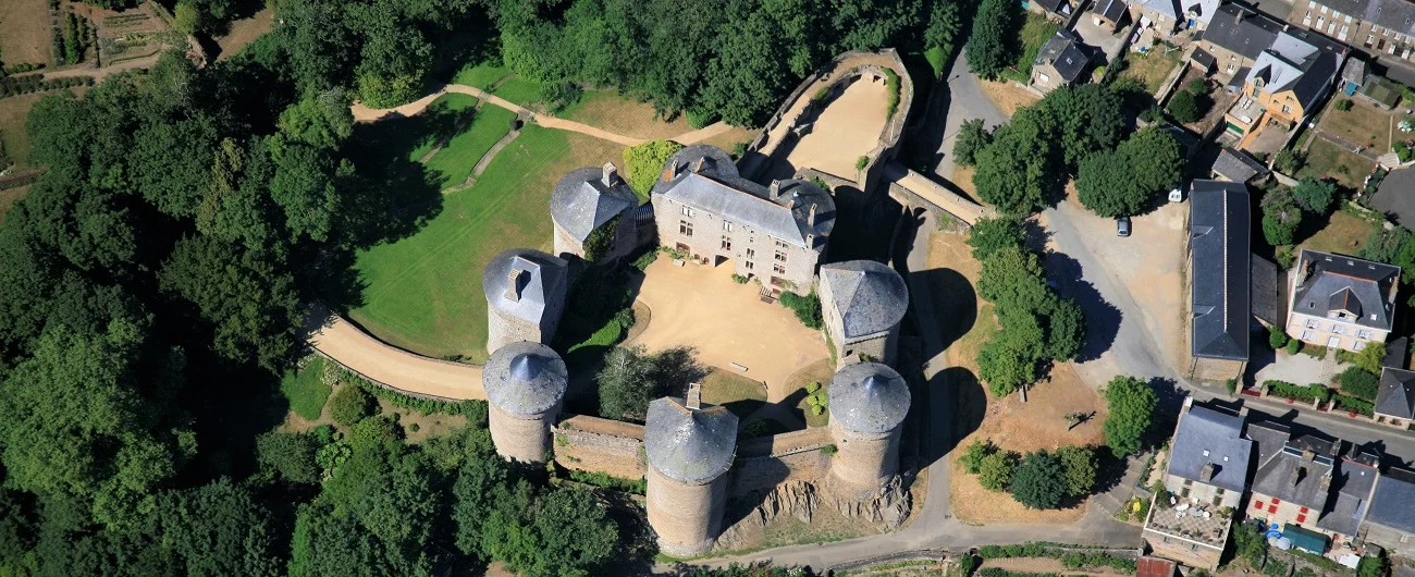 LASSAY-LES-CHÂTEAUX