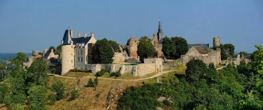 SAINTE-SUZANNE-ET-CHAMMES