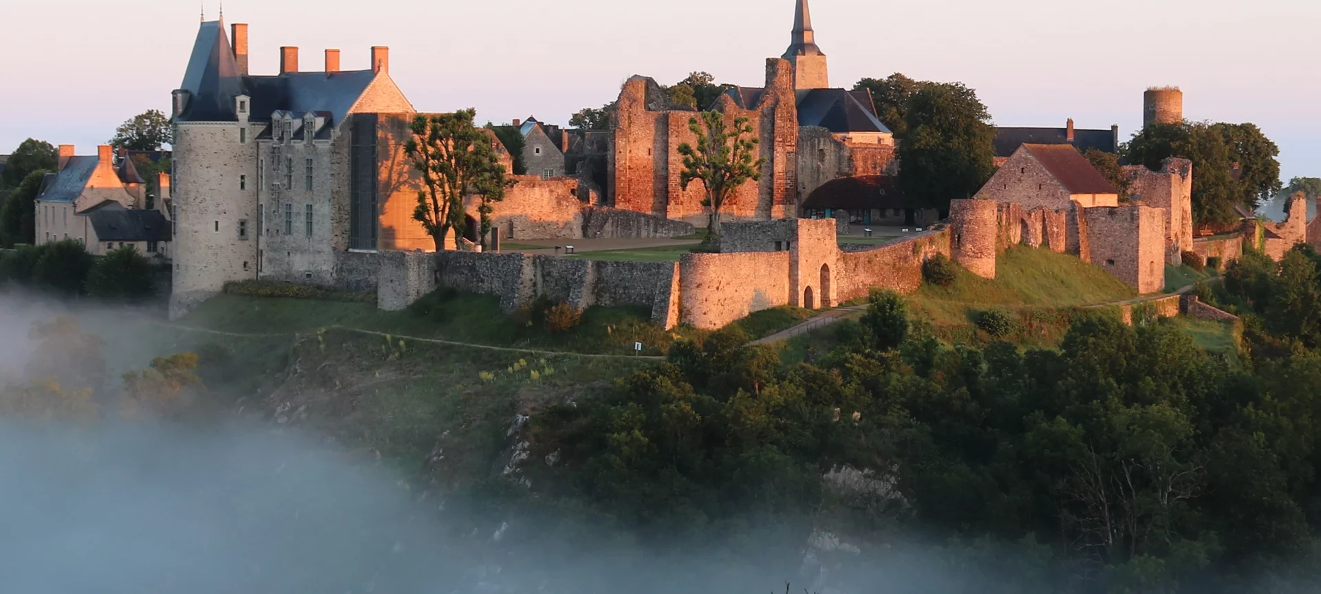 SAINTE-SUZANNE-ET-CHAMMES