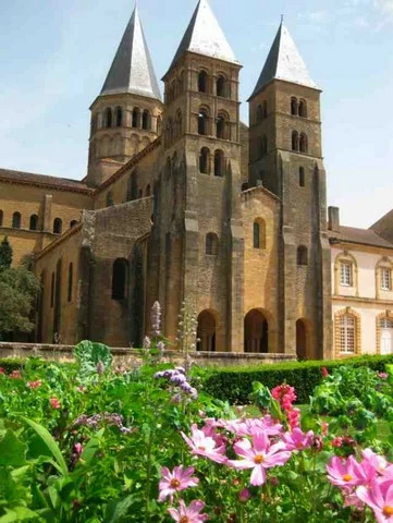PARAY-LE-MONIAL