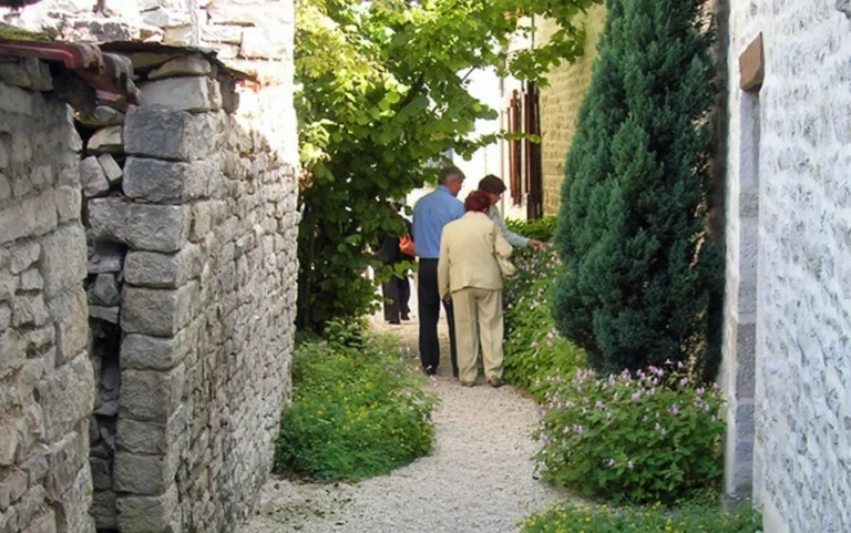 NEUVILLE-SUR-SEINE