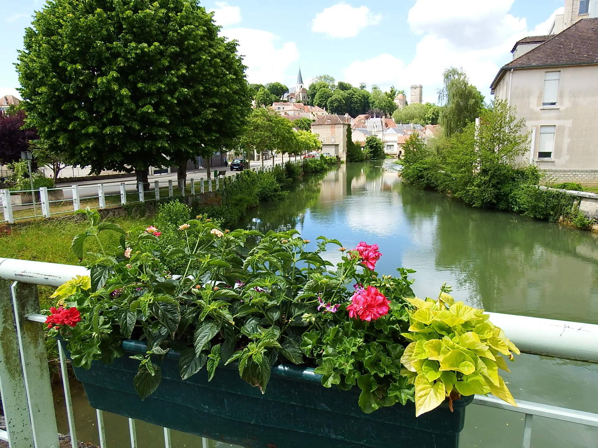 MONTBARD